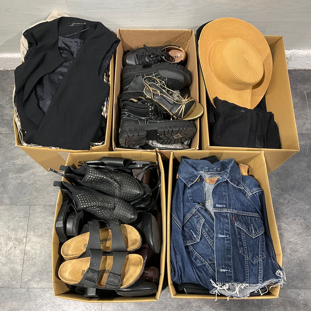 Lot 88: * 5 Cartons Containing Assorted Clothing and Footwear including Levi's and Birkenstock