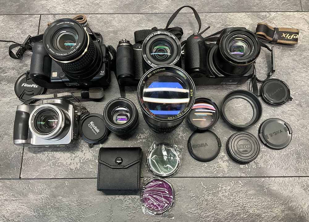 Lot 31: A Carton Containing A Collection of Assorted Bridge Cameras and Photographic Equipment