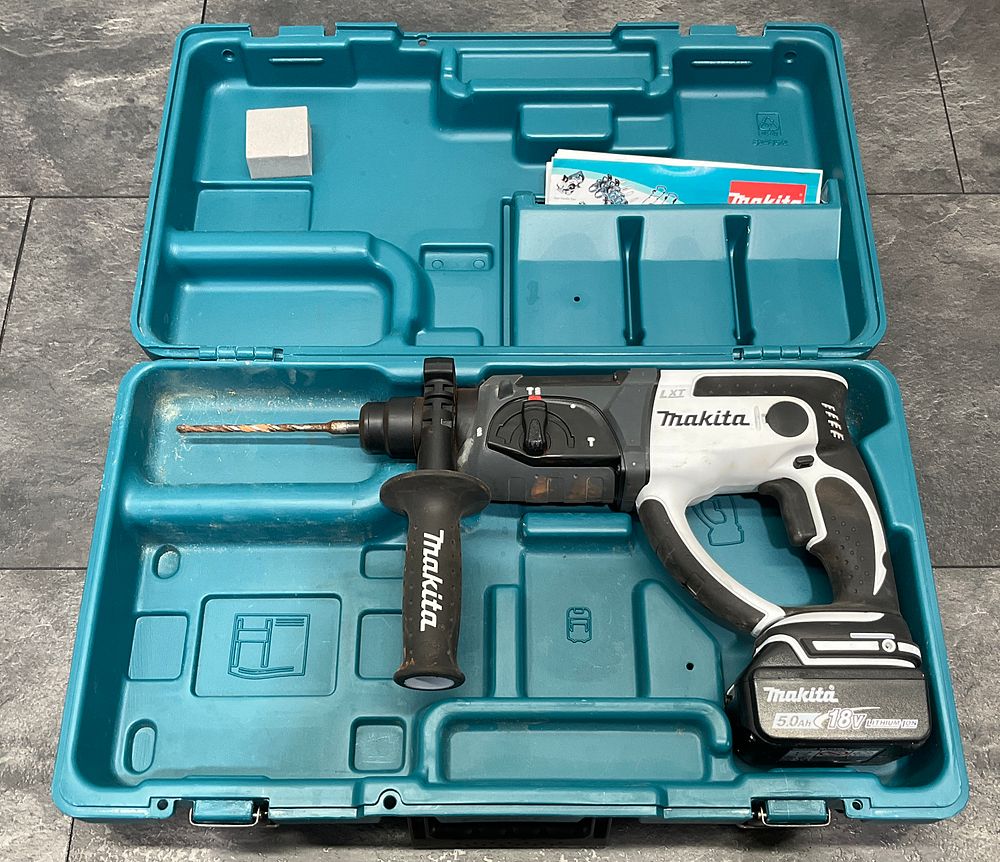 Lot 51: * Makita DHR202 18V Cordless Rotary Hammer Drill with Battery and Case