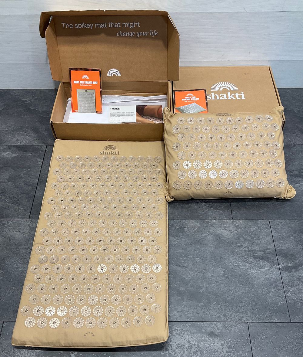 Lot 73: * A Shakti Acupressure Mat and Pillow