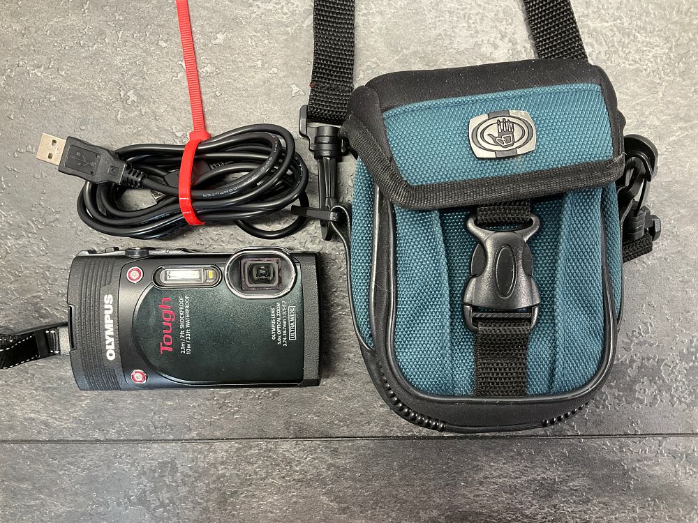 Lot 79: * Olympus Stylus TG-850 Tough Digital Camera with Case