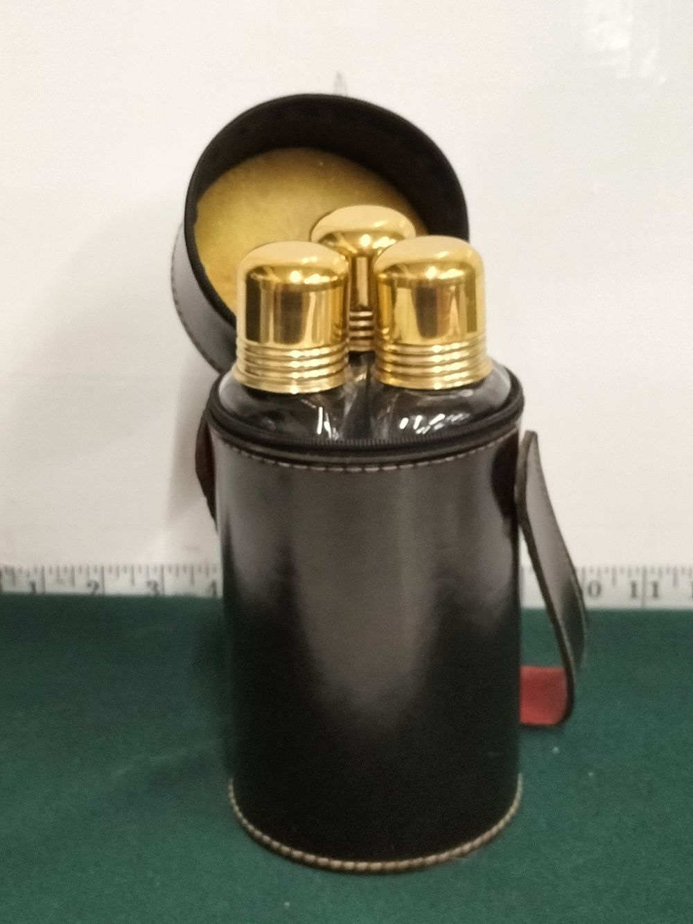 Lot 29 – Flask Set