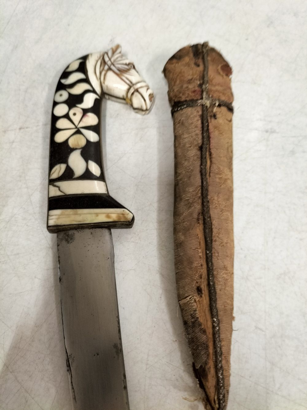 Lot 33 – Hindu Dagger