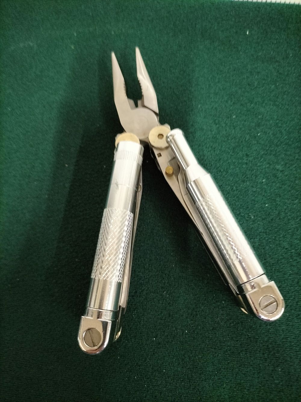 Lot 73 – Multi Tool