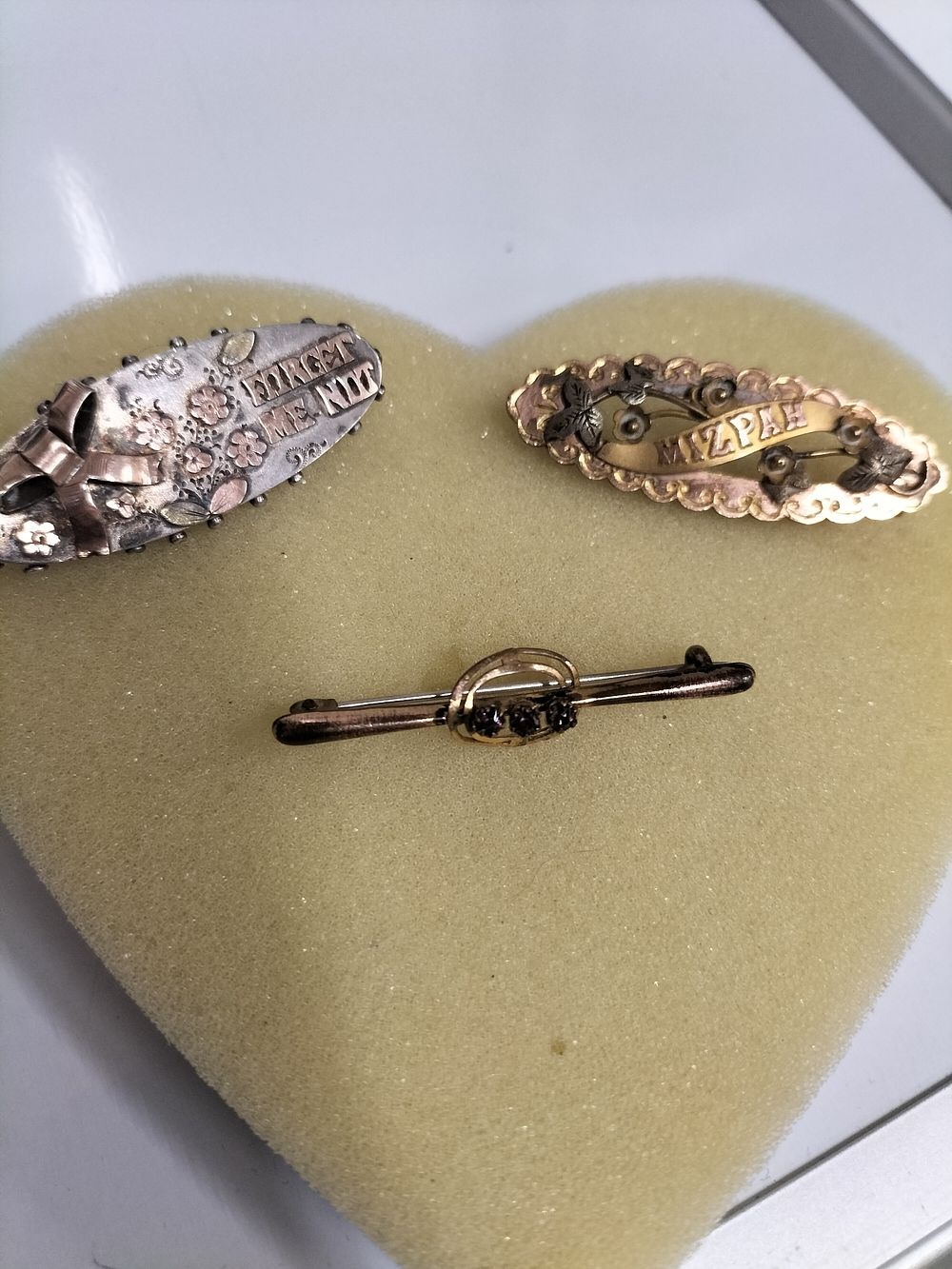 Lot 167 – Silver and Gold-Toned Sentimental Victorian Brooches, Forget Me Not, Mizpah, and Bar Designs