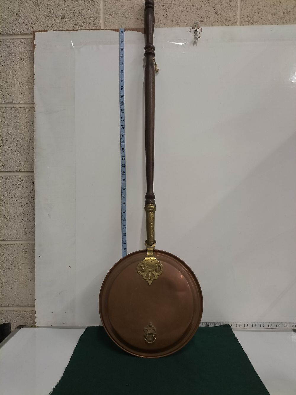 Lot 183 – Antique 19th Century Copper and Brass Bed Warming Pan with Turned Hardwood Handle