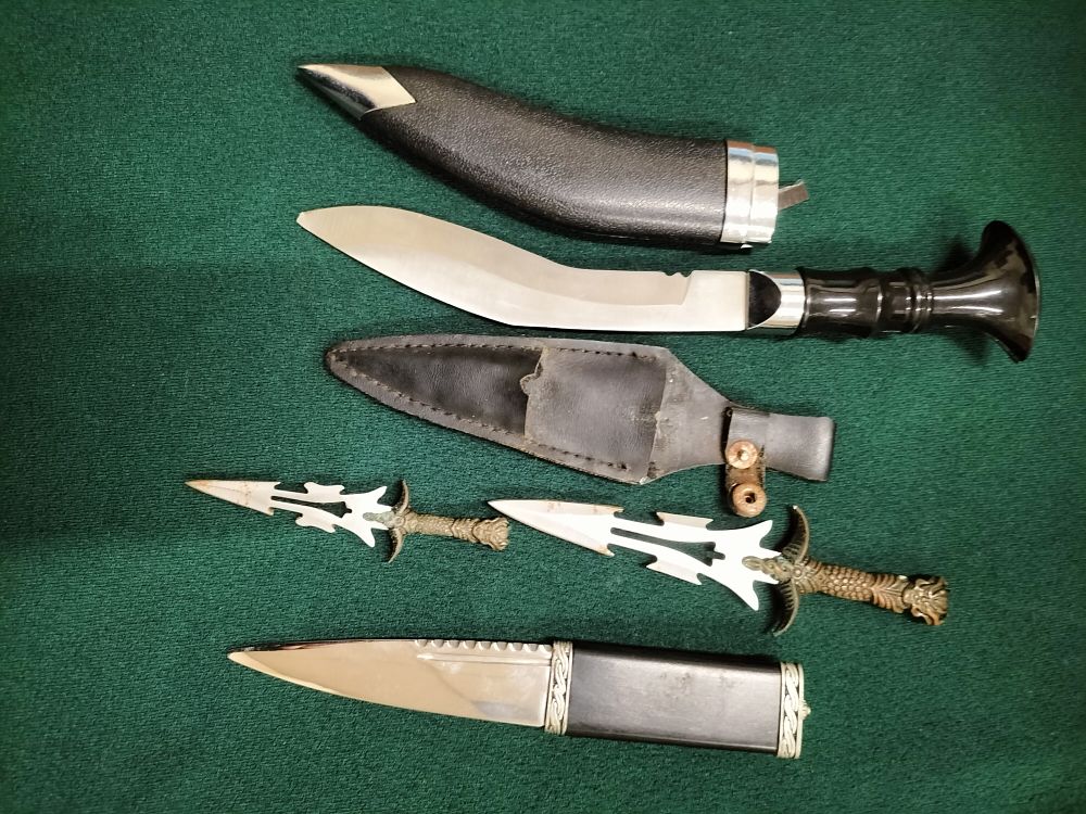 Lot 198 – Unmarked, Gurkha Service Kukri, Black Composite