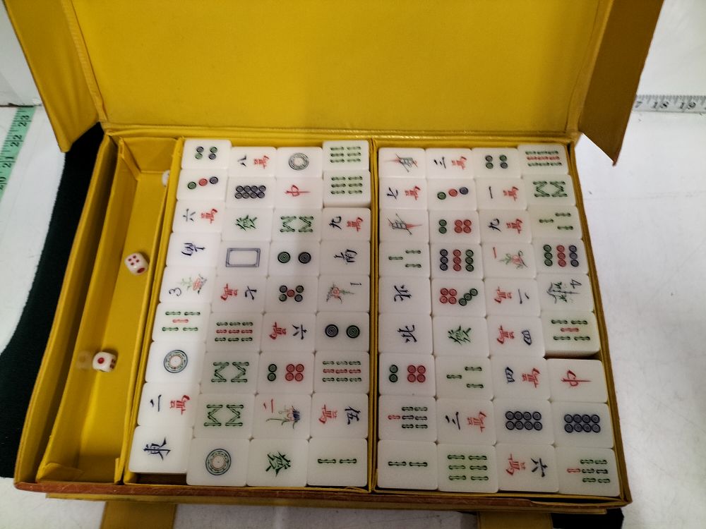 Lot 219 – Unattributed, Chinese Mahjong Set with Melamine Tiles and Presentation Case, Late 20th Century