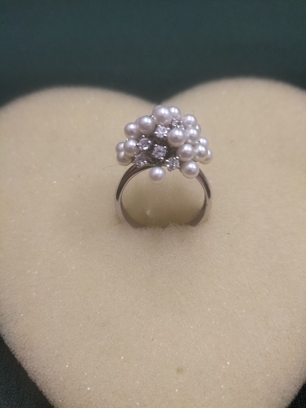 Lot 233 – Silver and Colourless Stone Cluster Cocktail Ring