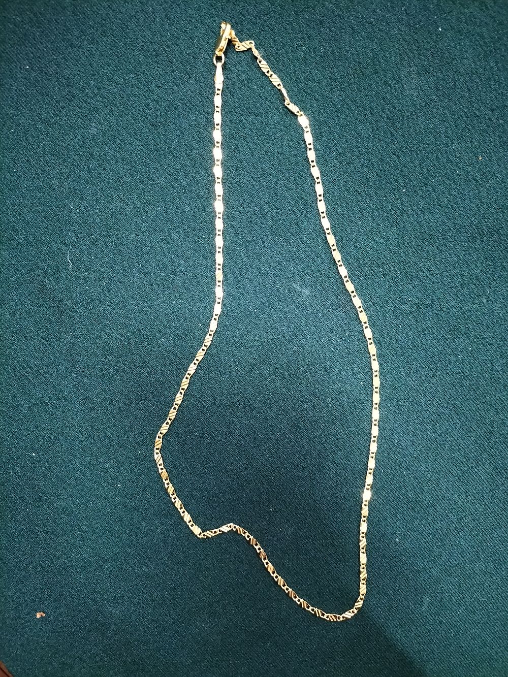 Lot 238 – Yellow Gold-Toned Valentino Link Sparkle Chain Necklace