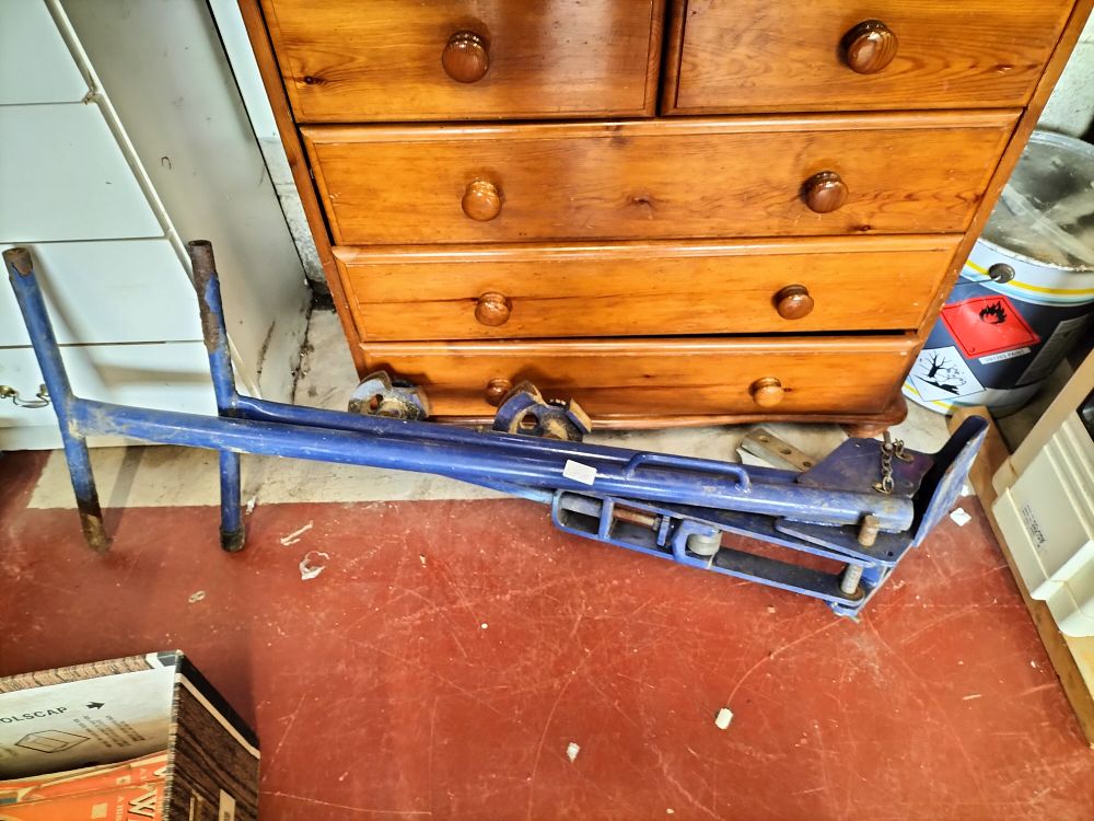 Lot 170 – Blue Metal Manual Industrial Pipe Bender