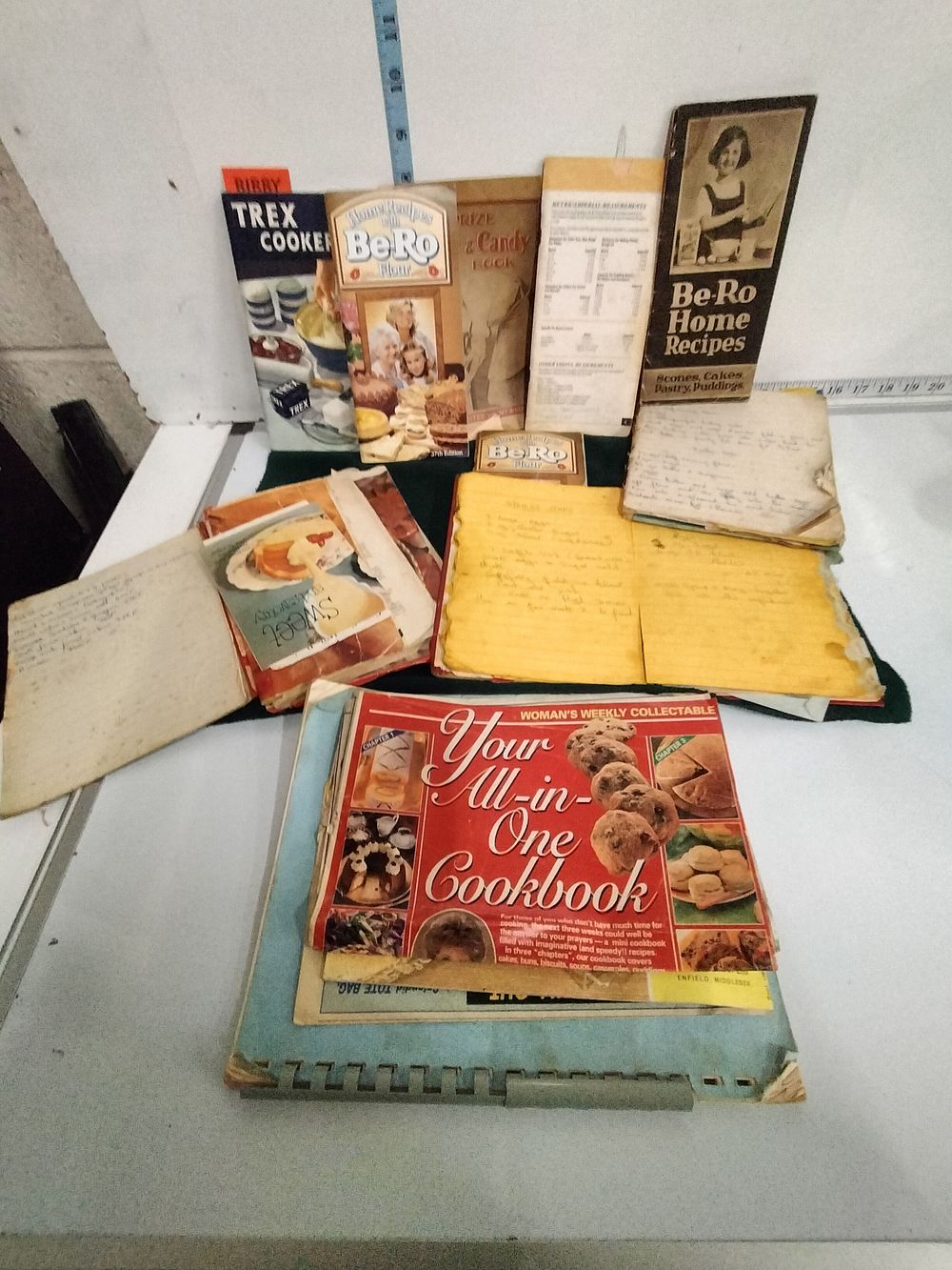 Lot 208 – A Collection of Vintage Recipe Booklets and Handwritten Notes
