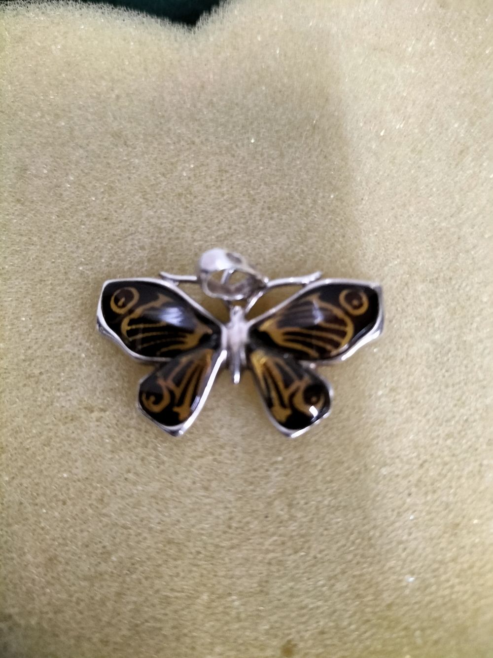 Lot 252 – Silver and Amber Pendant