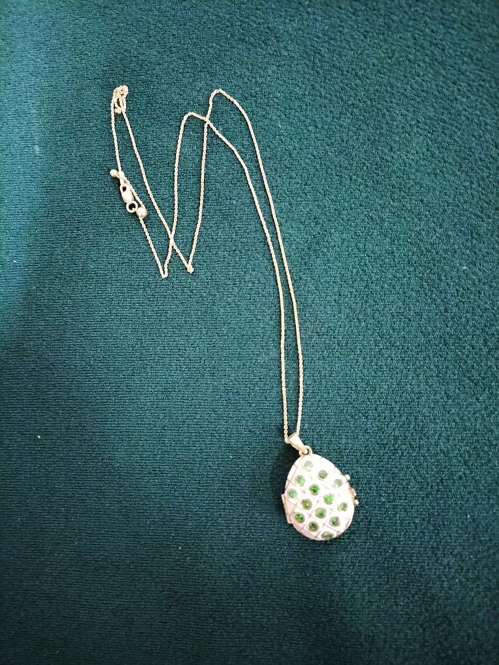 Lot 255 – Tsavorite Garnet Locket In Gold Plated sterling Silver 1.65c