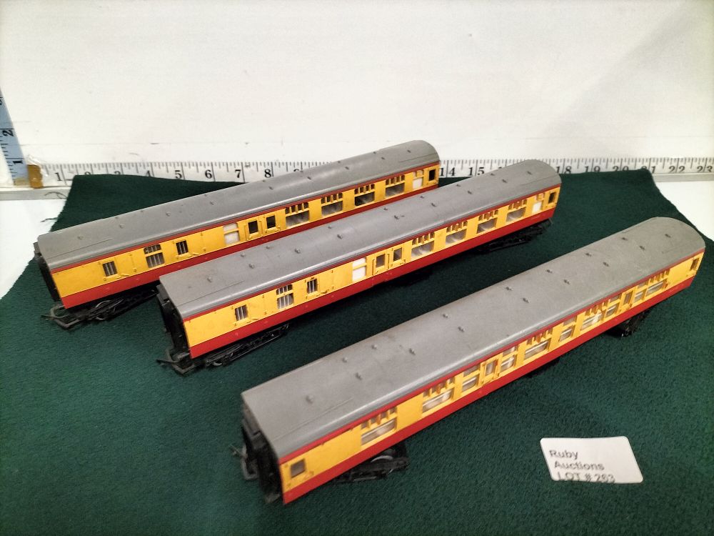 Lot 263 – 3 X Vintage Hornby Train Carriages