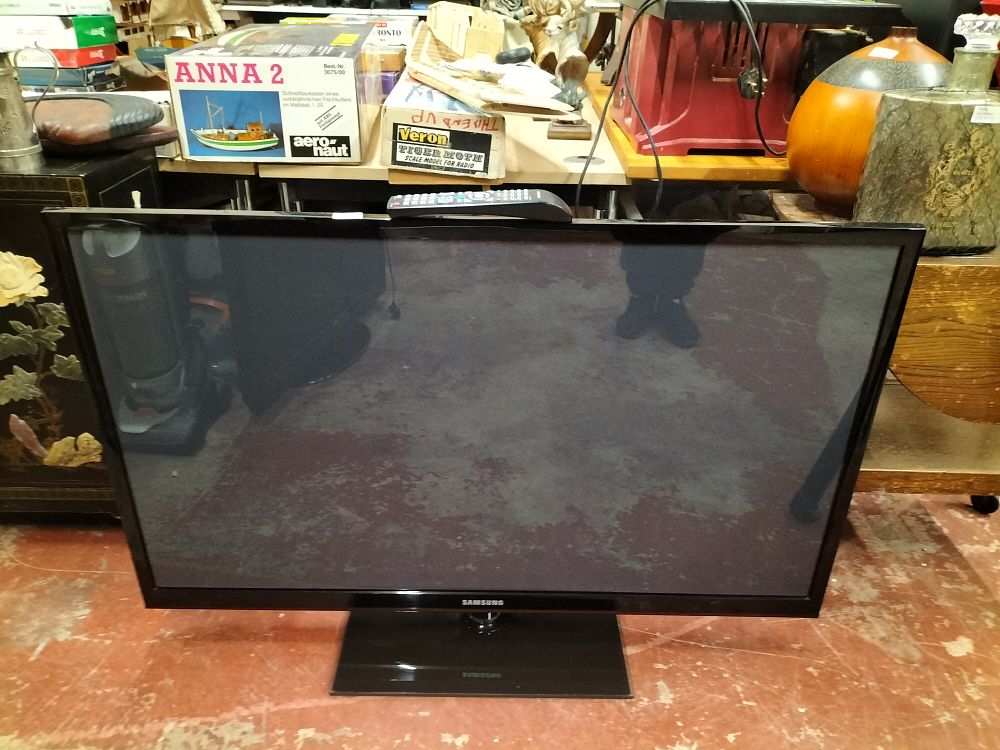 Lot 266 – Samsung 50inch TV with Remote in working Order