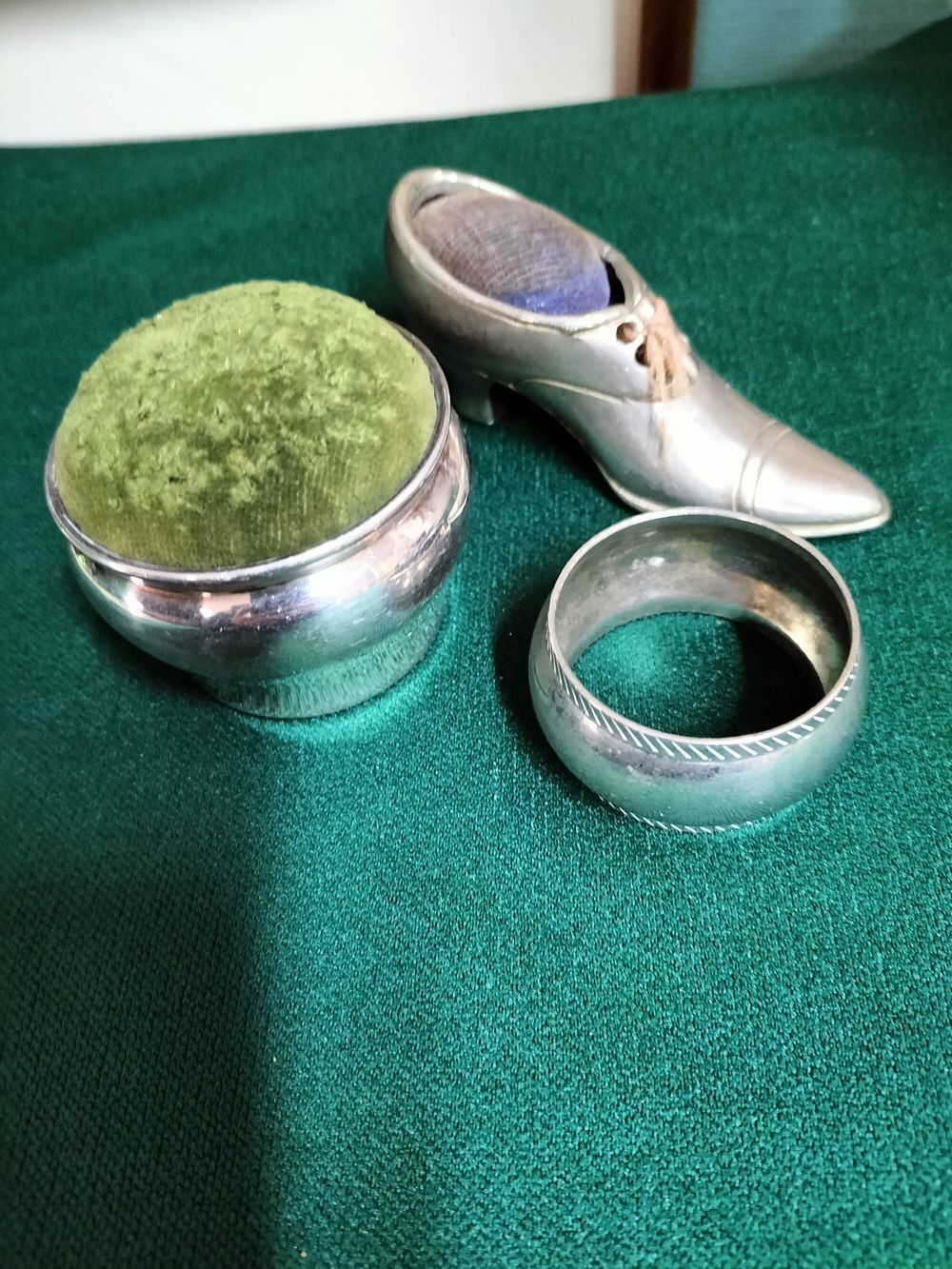 Lot 162 – A Trio of English Silver-Plated Items including a Goldsmiths and Silversmiths Company Pin Cushion