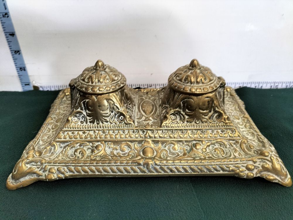 Lot 174 – A Victorian Style Cast Brass Double Inkstand
