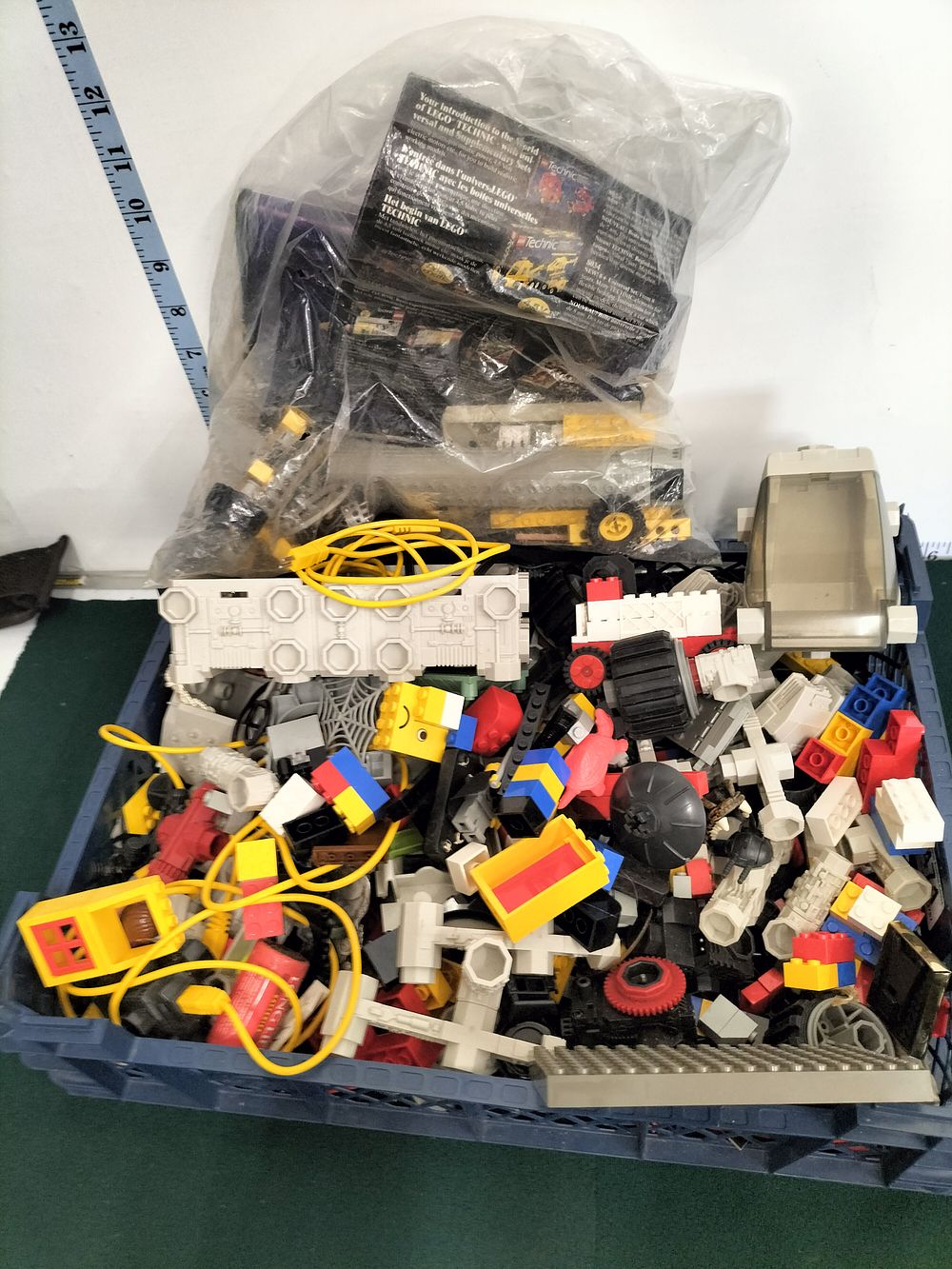 Lot 175 – An Assortment of LEGO Building Blocks and Components including Technic Universal Set 8034