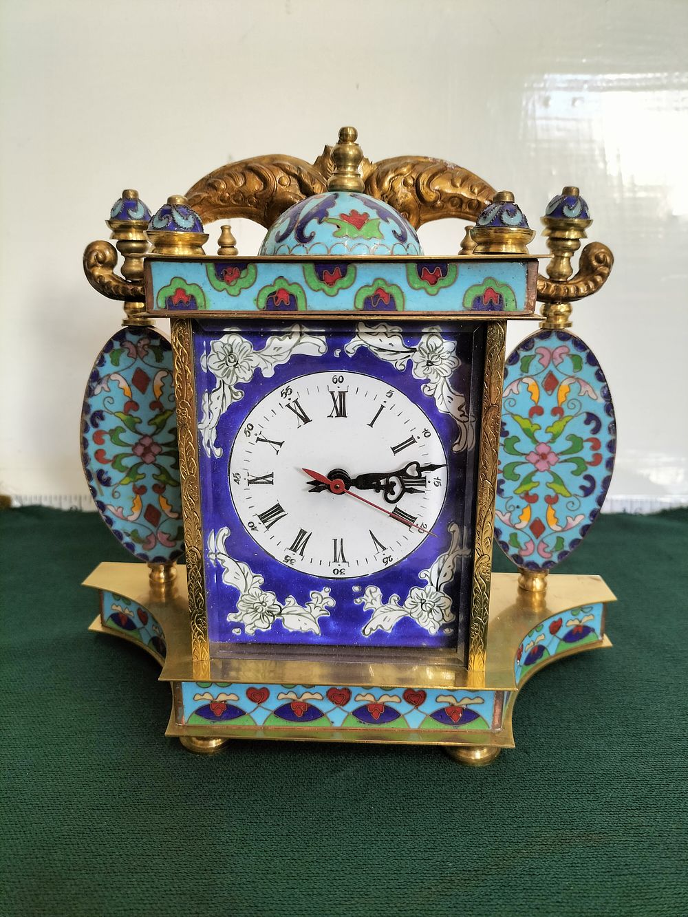 Lot 180 – A Chinese Gilt-Metal and Cloisonne Enamel Mantel Clock in the Late Qing Dynasty Style