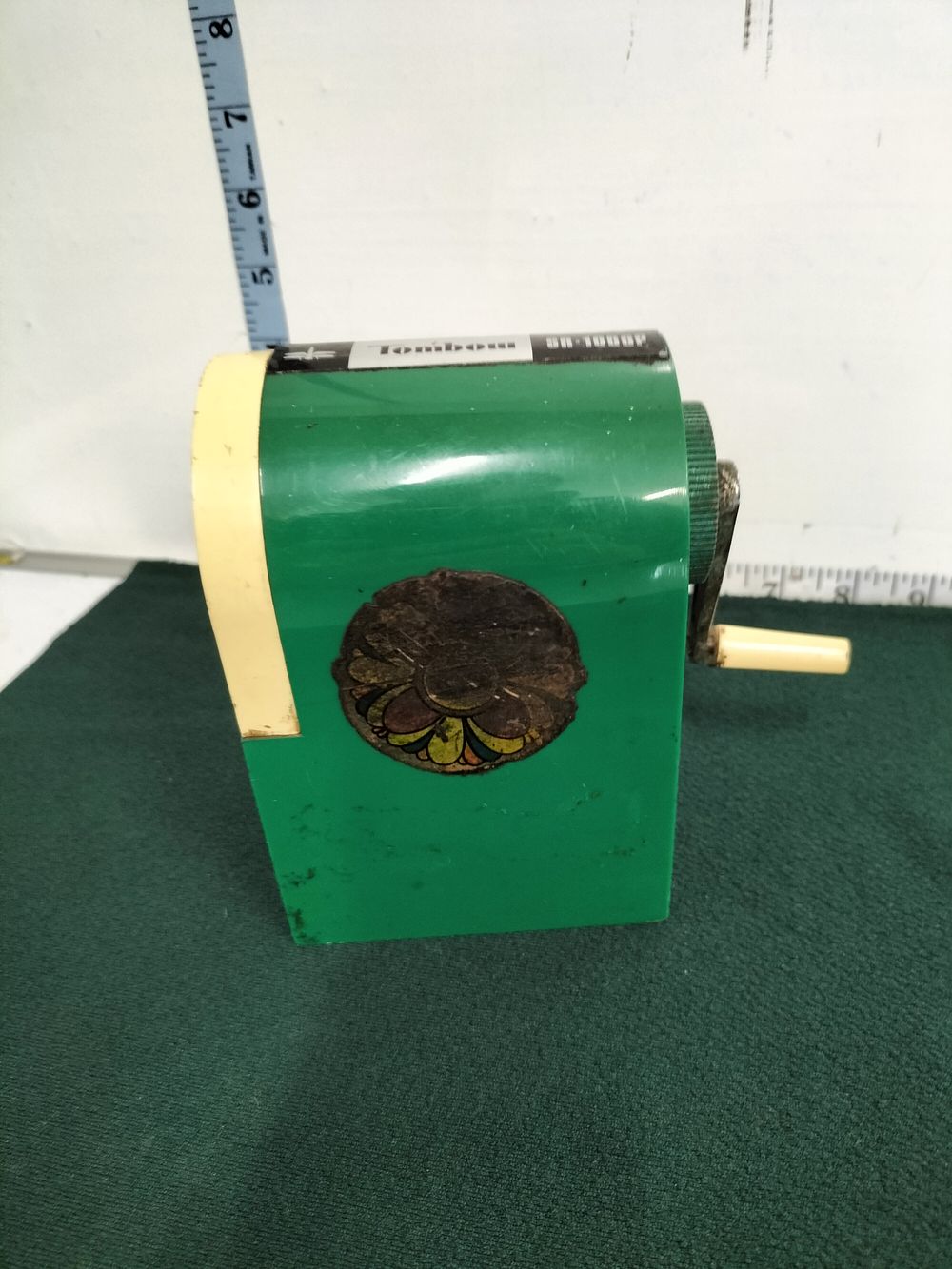 Lot 204 – Vintage Tombow SR-1000P Manual Pencil Sharpener