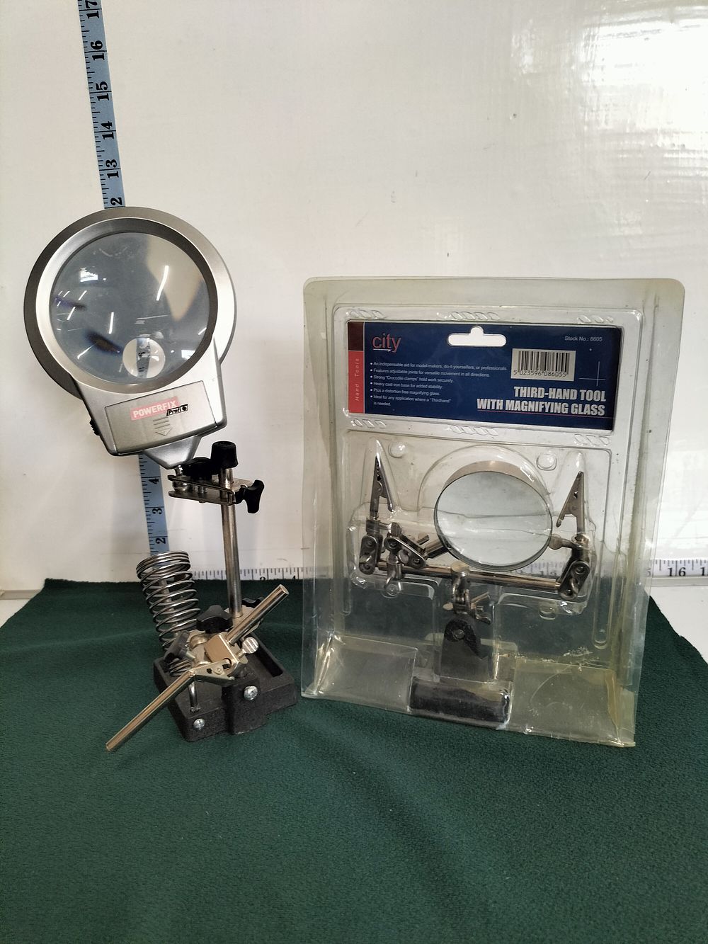 Lot 207 – Two Adjustable Hobbyist Magnifying and Soldering Tools by Powerfix Profi and City