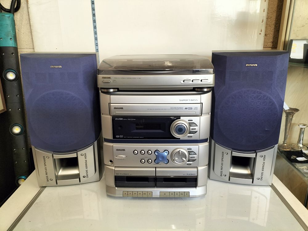 Lot 255 – Aiwa Z-L120 Compact Disc Stereo Cassette Receiver with PX-E860 Turntable and a Pair of SX-ZL120 Speakers