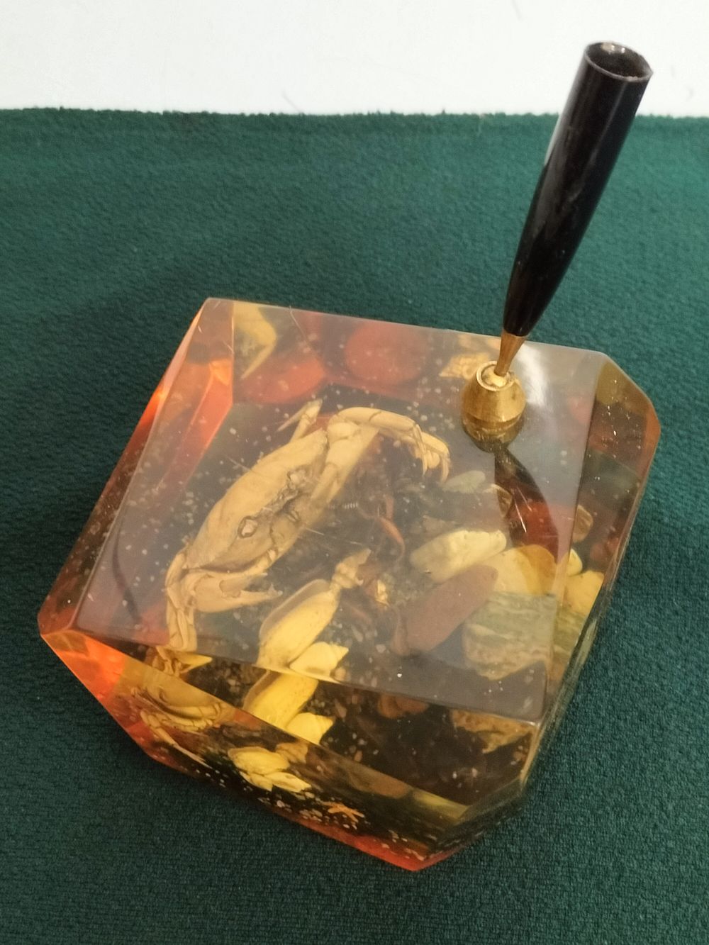 Lot 263 – Vintage Retro Lucite Desk Pen Set with Encapsulated Crab and Marine Life
