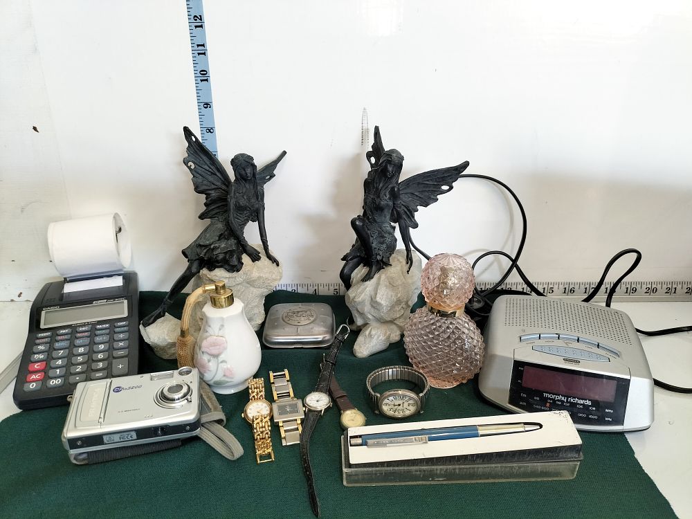 Lot 265 – An Assortment of Household Collectables Including a Morphy Richards Clock Radio and a Praktica Digital Camera