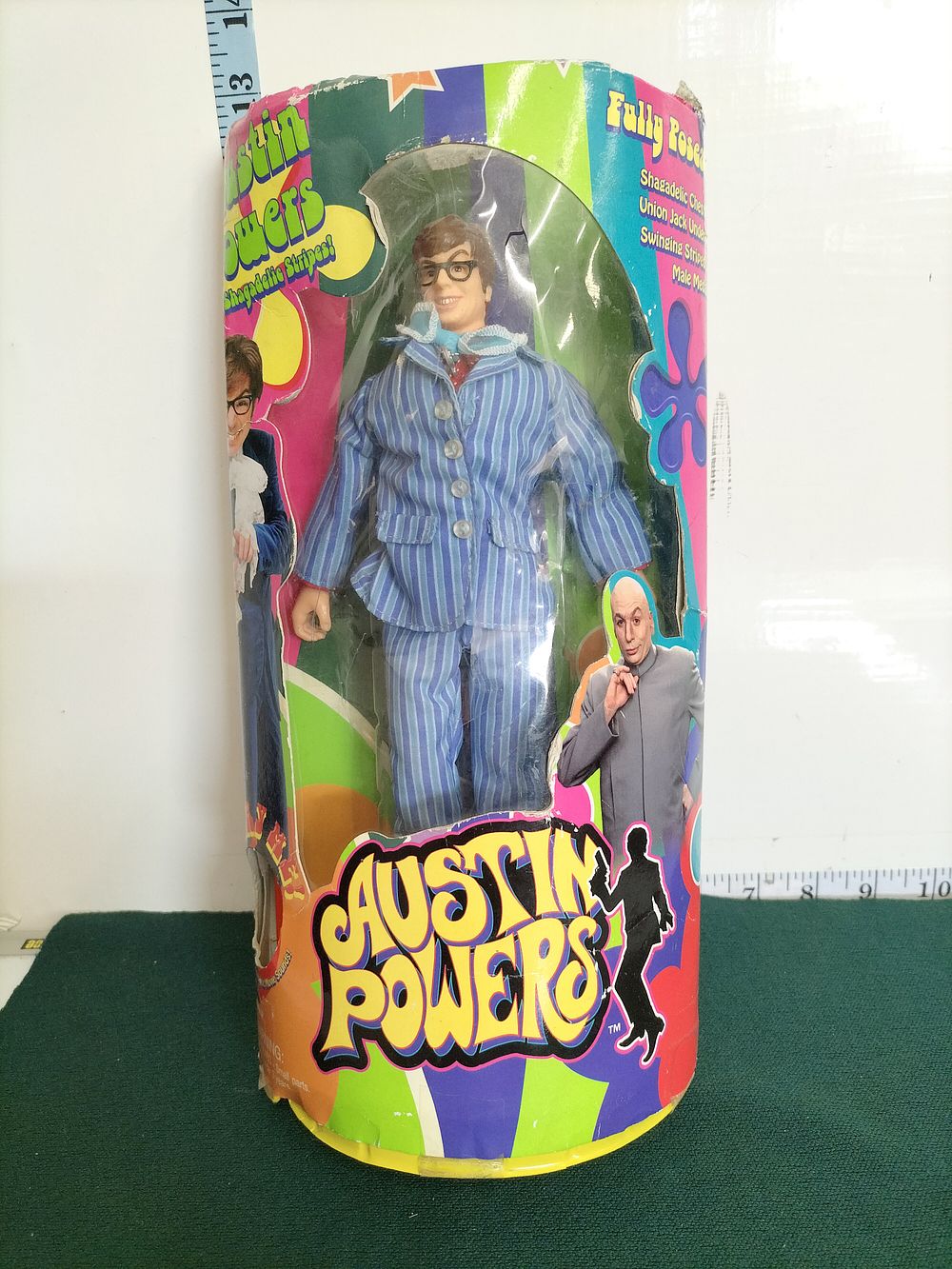 Lot 298 – Trendmasters Austin Powers Shagadelic Stripes Talking Action Figure 1998