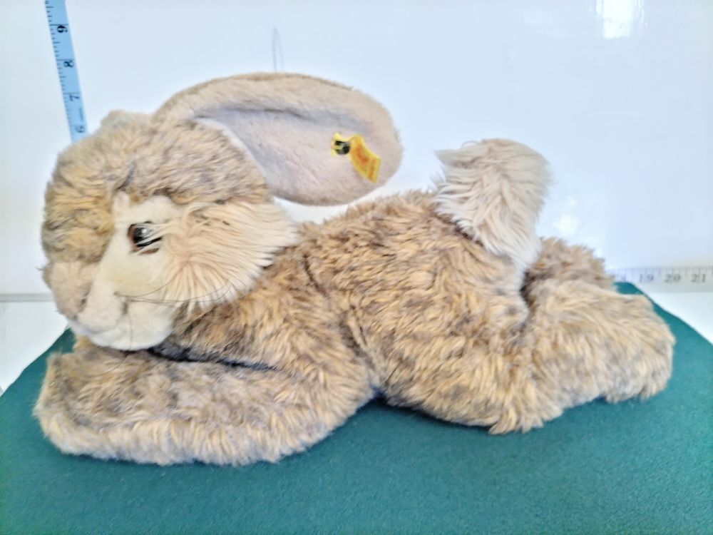 Lot 301 – Rare Vintage Steiff Brown Crouching Bunny Rabbit