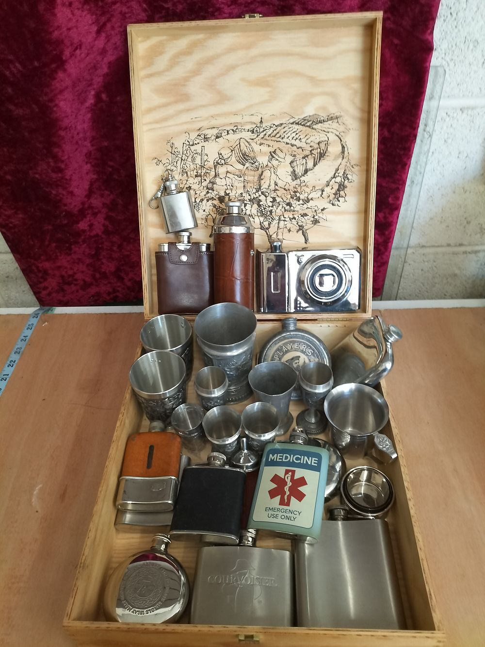 Lot 152 – An Assortment of Vintage and Novelty Hip Flasks with Metal Barware in a Wooden Presentation Case