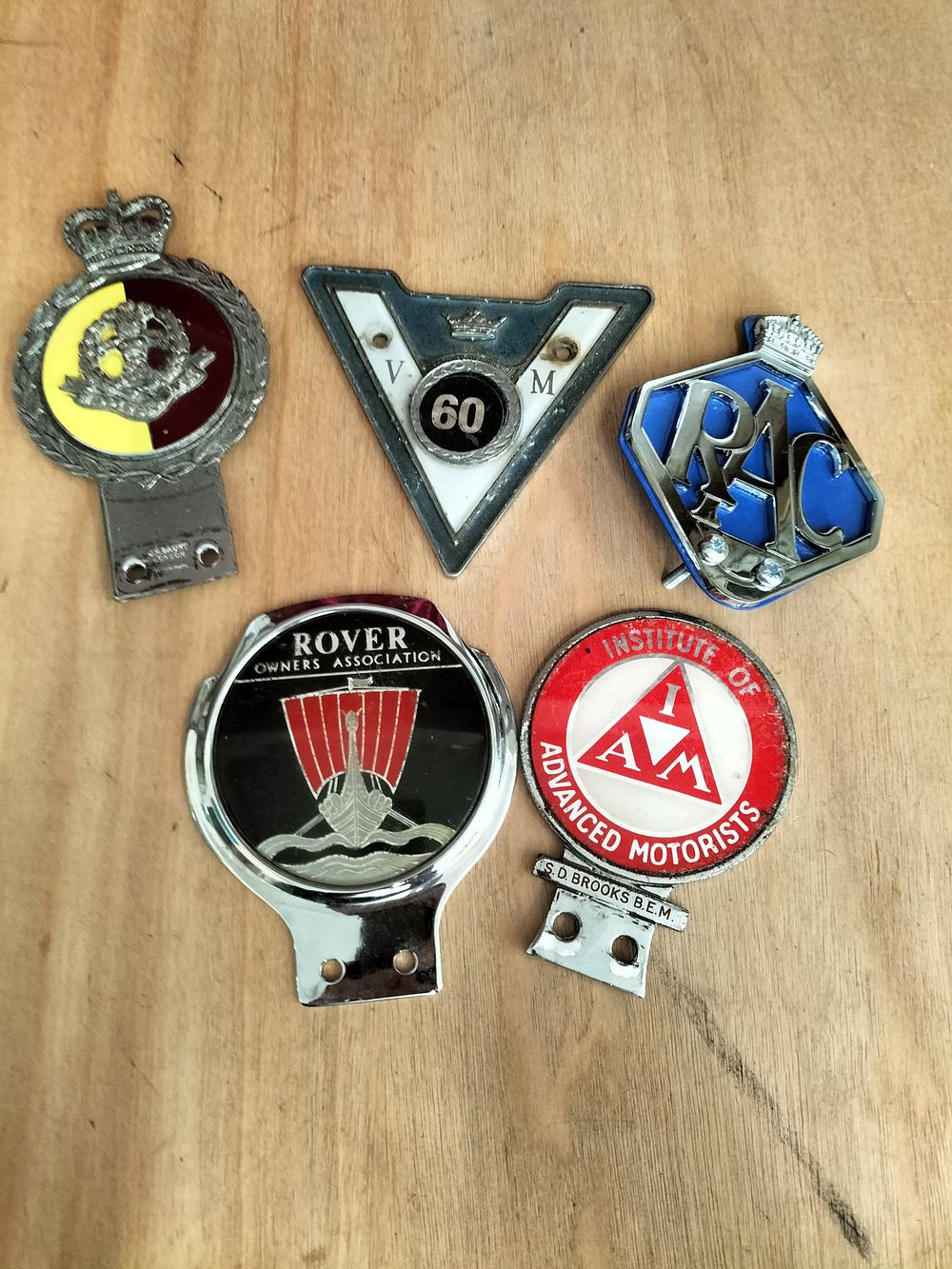 Lot 155 – A Group of Vintage British Motoring Organisation and Owners Club Grille Badges