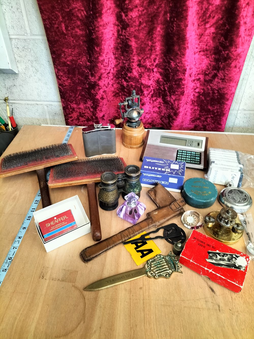 Lot 160 – An Assortment of Vintage and Antique Collectibles including a Casio Calculator, Field Glasses, and Wool Carders