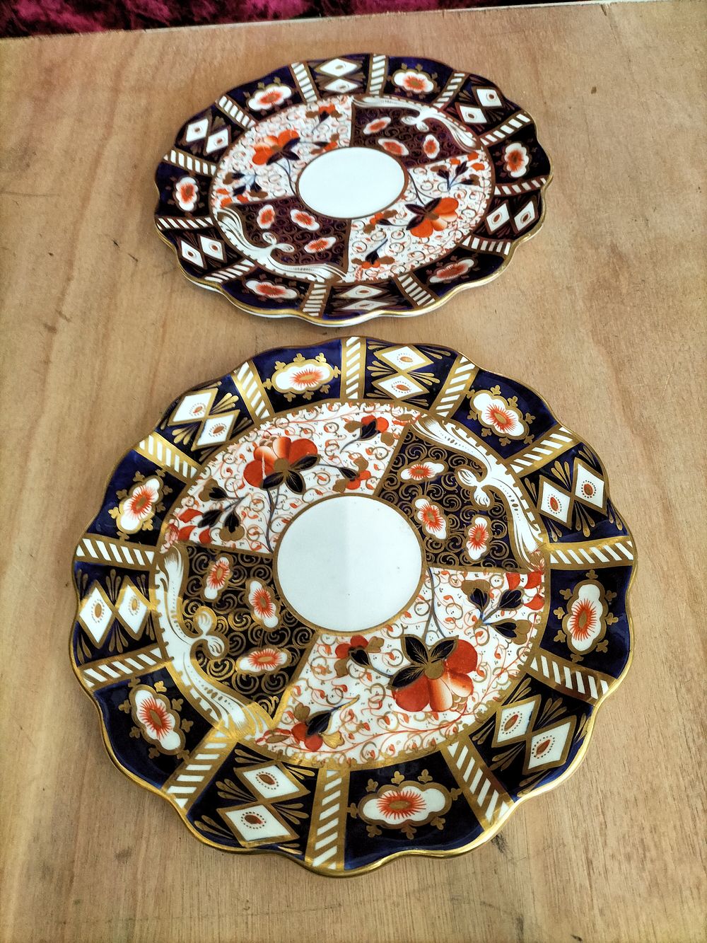 Lot 185 – A Pair of Davenport Imari Pattern Scalloped Saucers