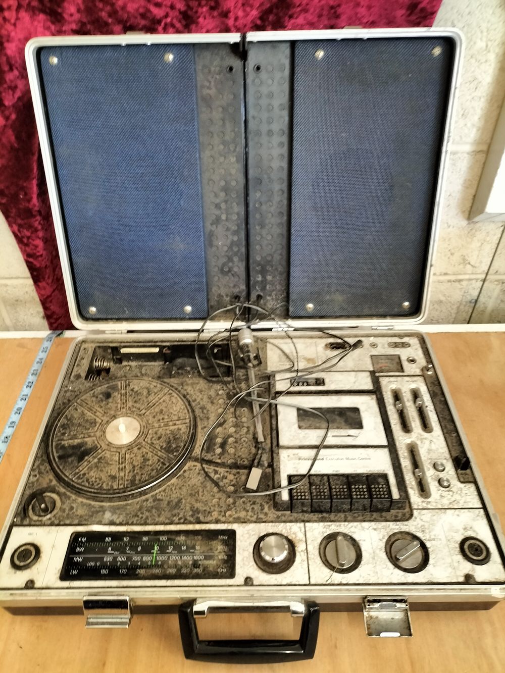 Lot 202 – Princesound Executive Music Centre Briefcase Stereo System