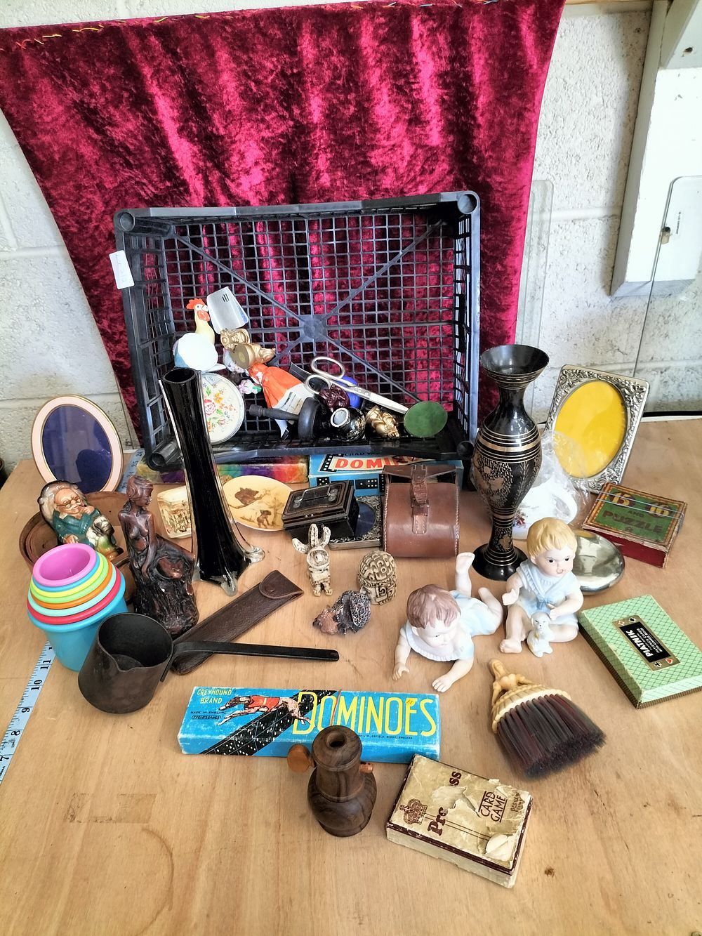 Lot 212 – An Assortment of Vintage Games, Toys, and Decorative Collectibles