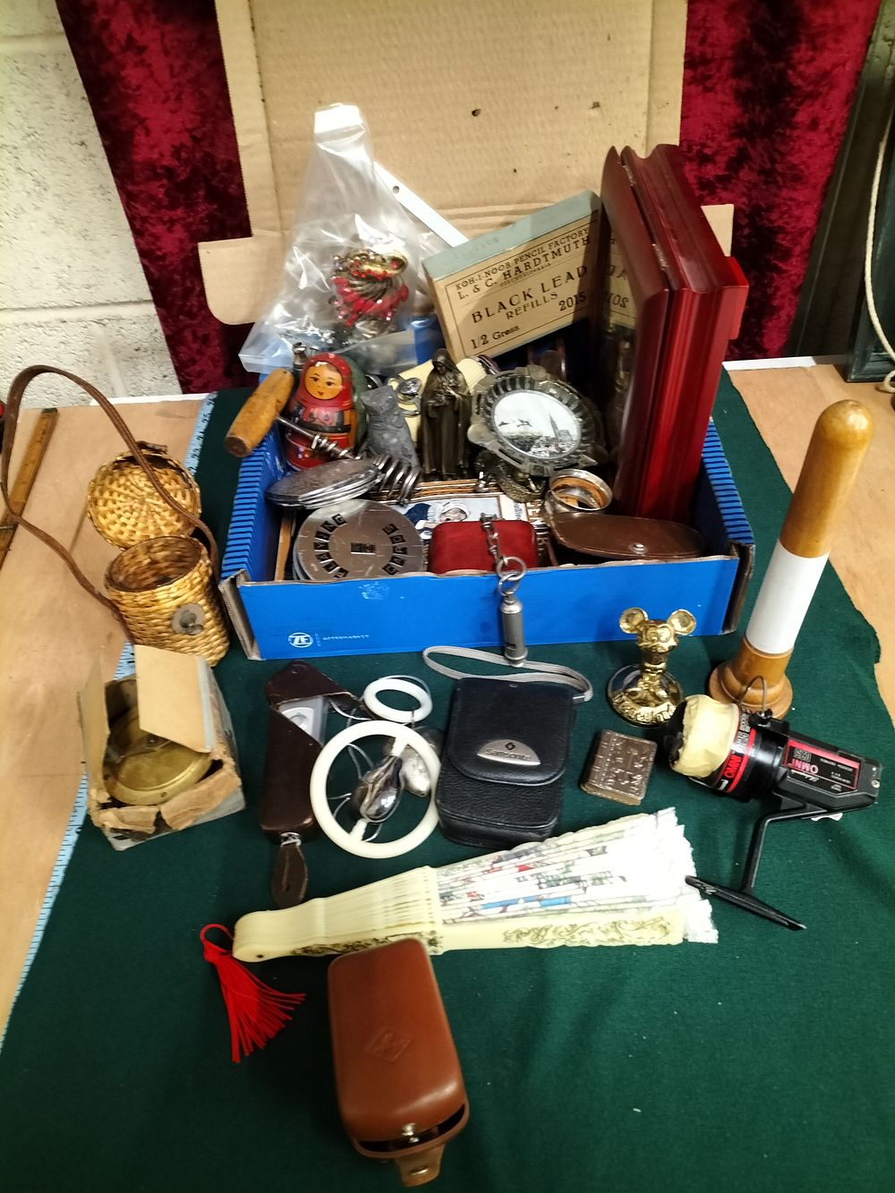 Lot 159 – An Assortment of Vintage Collectables, Curios, and Miscellaneous Household Items