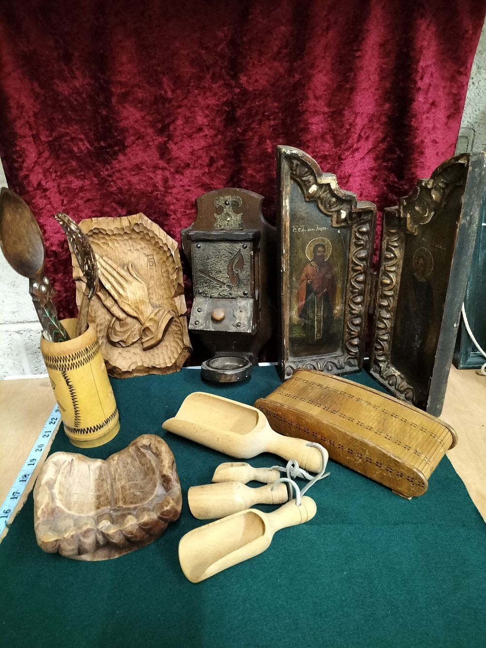 Lot 162 – An Assortment of Antique and Vintage Wooden Decorative Objects and Religious Icons