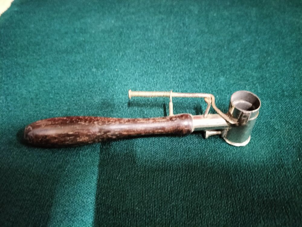 Lot 175 – Antique Manufrance Adjustable Gunpowder and Shot Measure