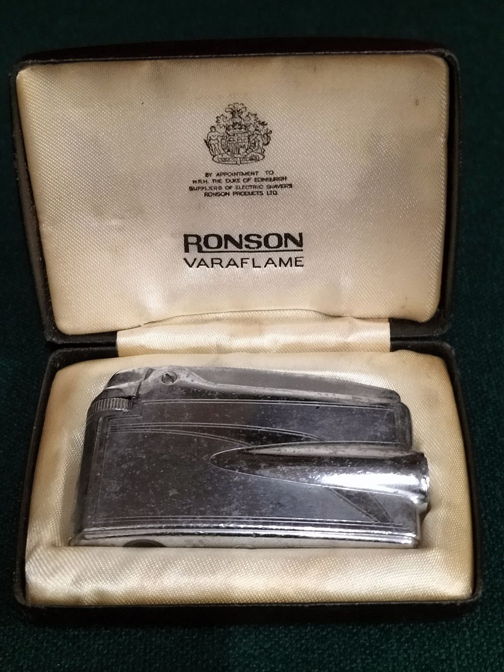 Lot 176 – A Vintage Ronson Varaflame Premier Butane Lighter in Original Presentation Case