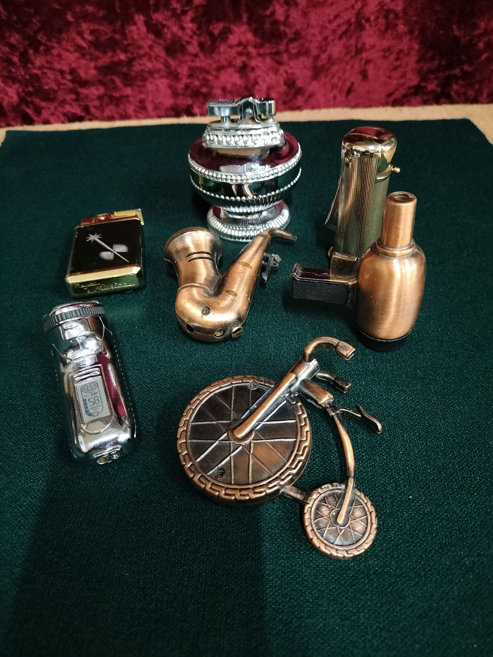 Lot 179 – An Assortment of Vintage Novelty Table Lighters and Desk Accessories