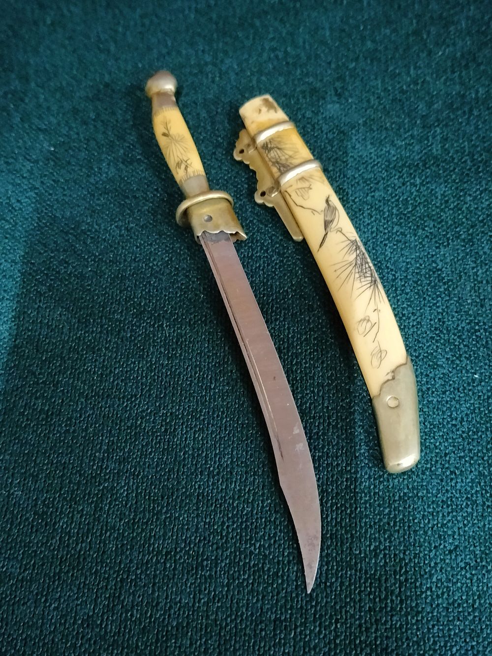 Lot 181 – A Japanese Carved Bone and Brass Mounted Decorative Tanto Dagger