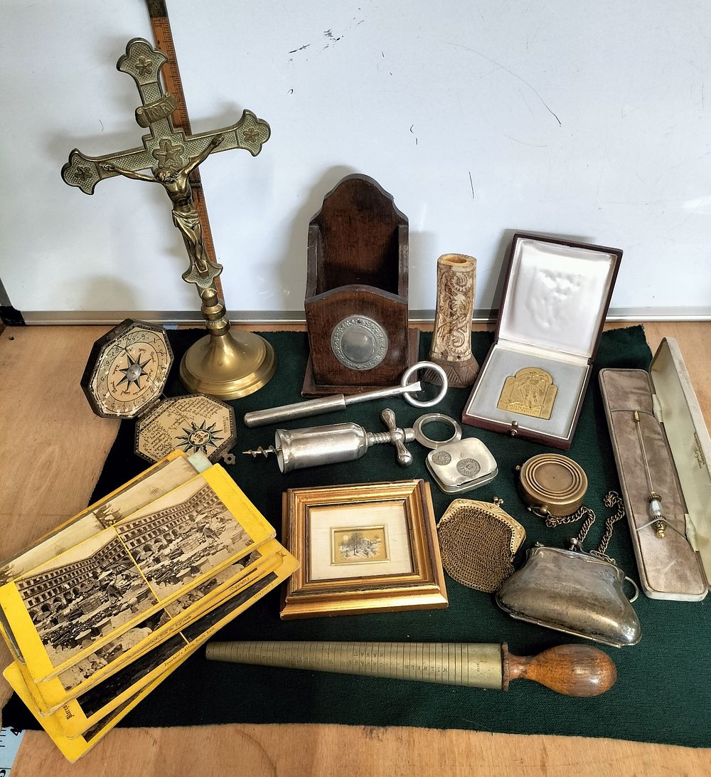 Lot 152 – A Collection of Late 19th and Early 20th-Century Antiques, Scientific Instruments, and Stereoscopic Ephemera