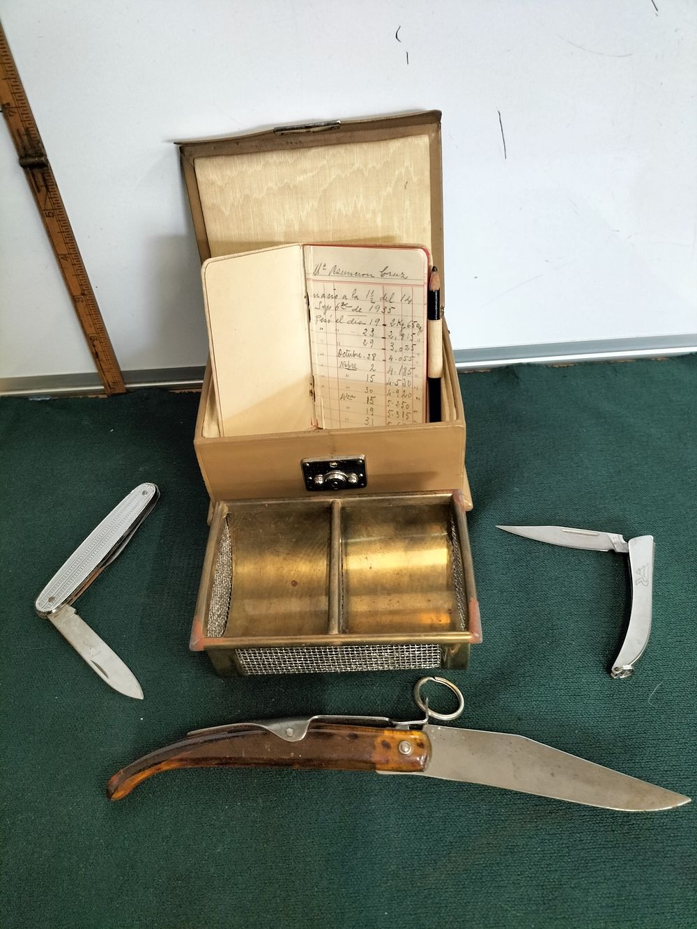 Lot 154 – A Collection of Vintage Folding Knives including an Agouti French Clasp Knife with Fitted Utility Case and Ephemera