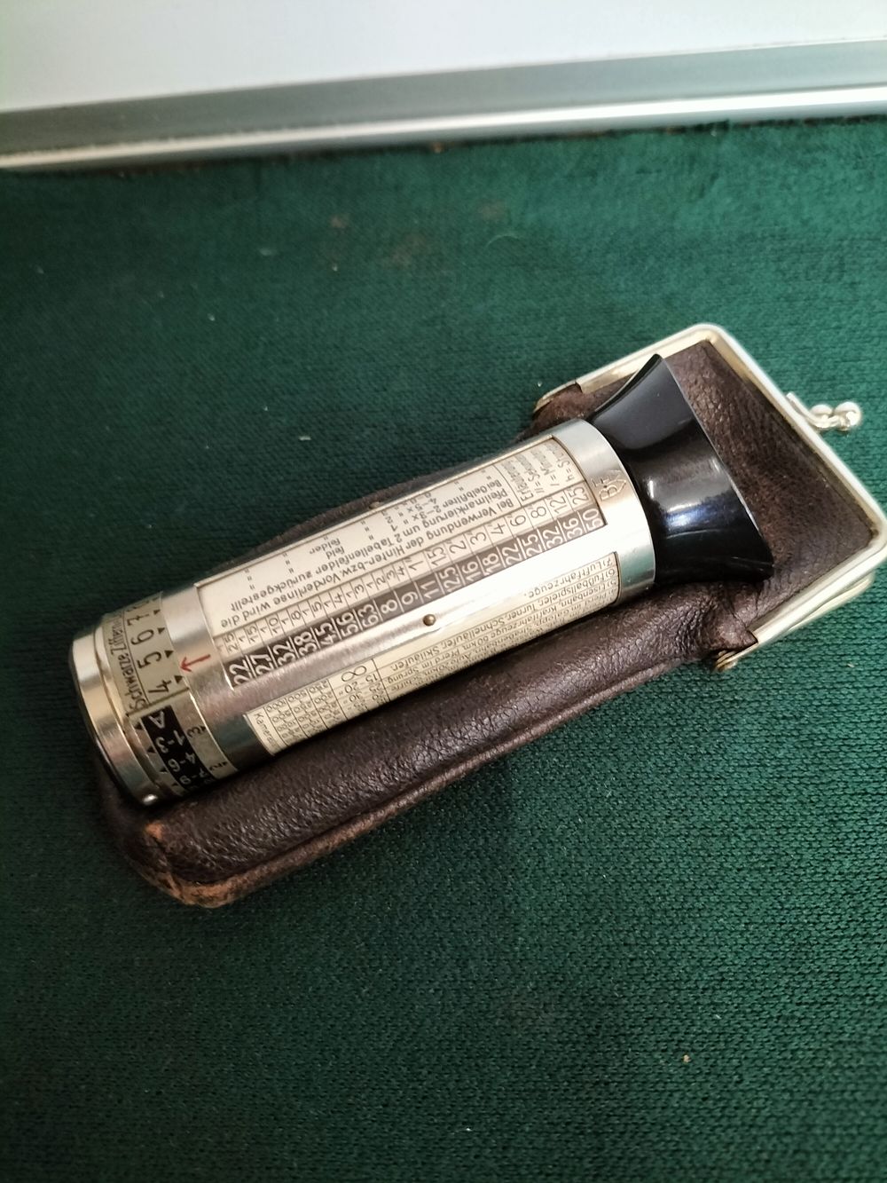 Lot 155 – A Drem Justophot Optical Extinction Exposure Meter and Depth of Field Calculator with Leather Pouch
