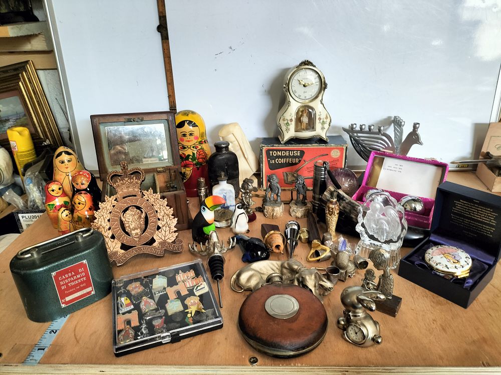 Lot 160 – A Collection of Vintage Collectibles and Decorative Objects including Timepieces, Russian Nesting Dolls, and Enamels