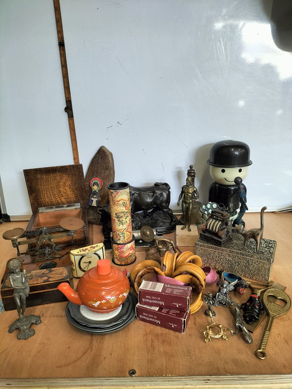 Lot 162 – A Collection of Decorative Objects, Metalware, and Collectibles
