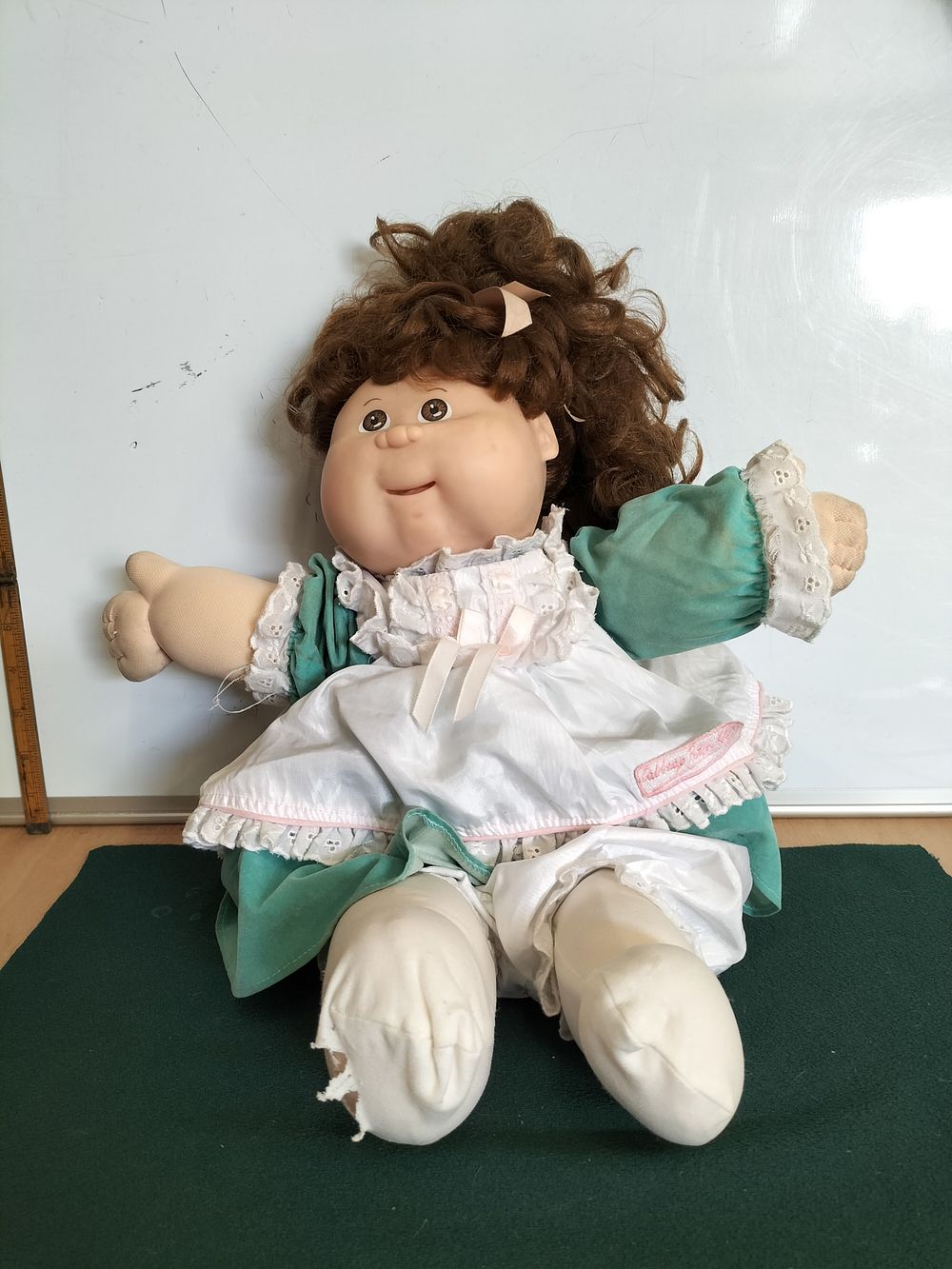 Lot 179 – A Vintage Cabbage Patch Kids Girl Doll in Green Dress