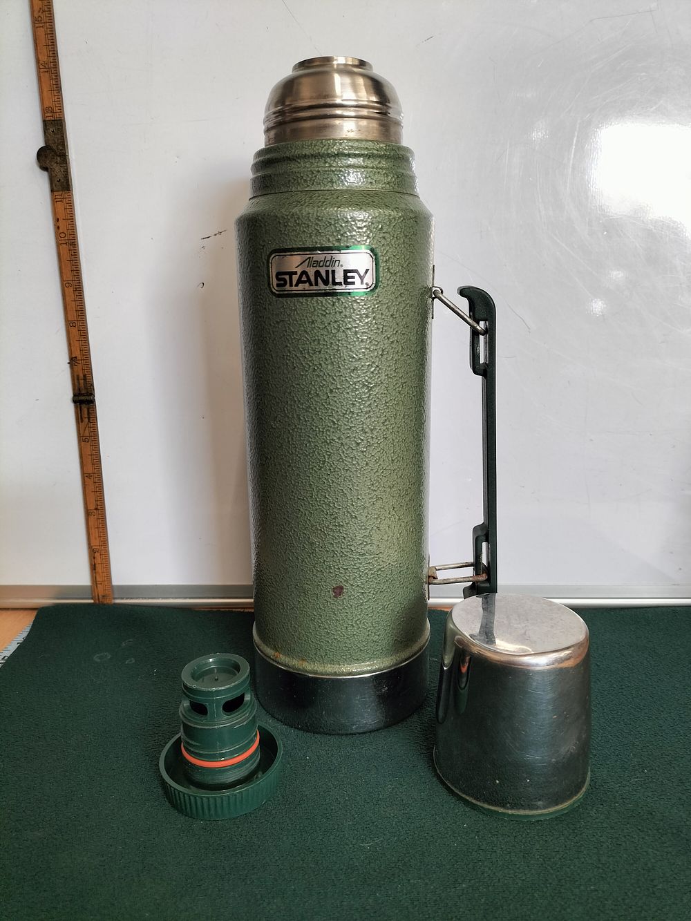 Lot 185 – A Vintage Aladdin Stanley Green Hammertone Vacuum Flask